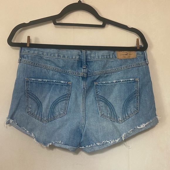 Hollister women's 7/28 argyle rhinestone distressed denim cut off shorts EUC - Picture 3 of 4